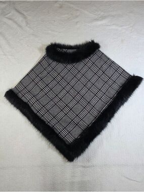 Cherie Bliss Gray Plaid Black Faux Fur Trim Poncho